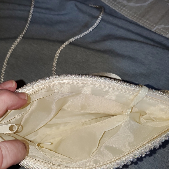 Beaded Long shoulder strap White purse - Picture 7 of 8